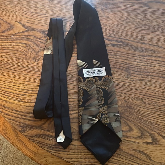 Azia Collection 100% Polyester Tie With Woman Design - Picture 2 of 4